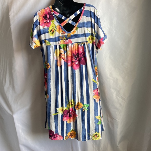 Now N Forever Tunic Style Floral/Striped Top Size Medium - Picture 2 of 10